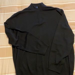 Black Calloway men's size large zip front sweater.